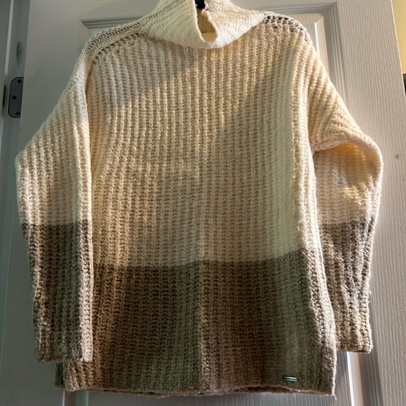 Abercrombie and Fitch sweater - Picture 1 of 8